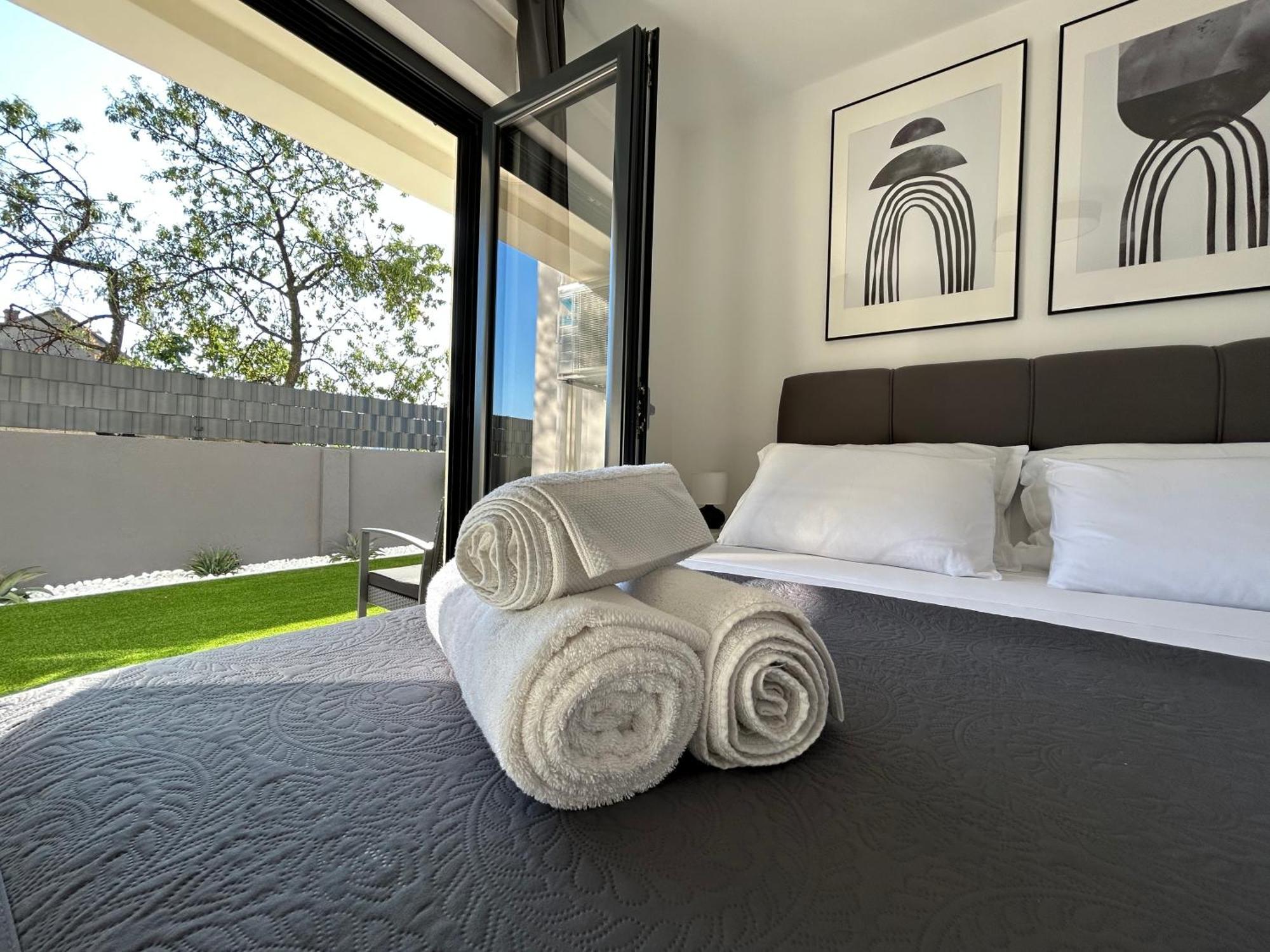 Apartment Oris, Private Parking, Garden Zadar Bagian luar foto